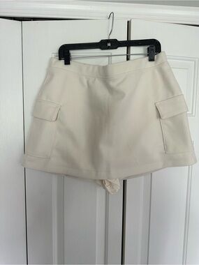 Abercrombie & Fitch Cream Cargo Skort with Patch Pockets